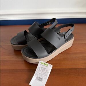 New! CROCS Brooklyn Low Wedge Sandal Size 8